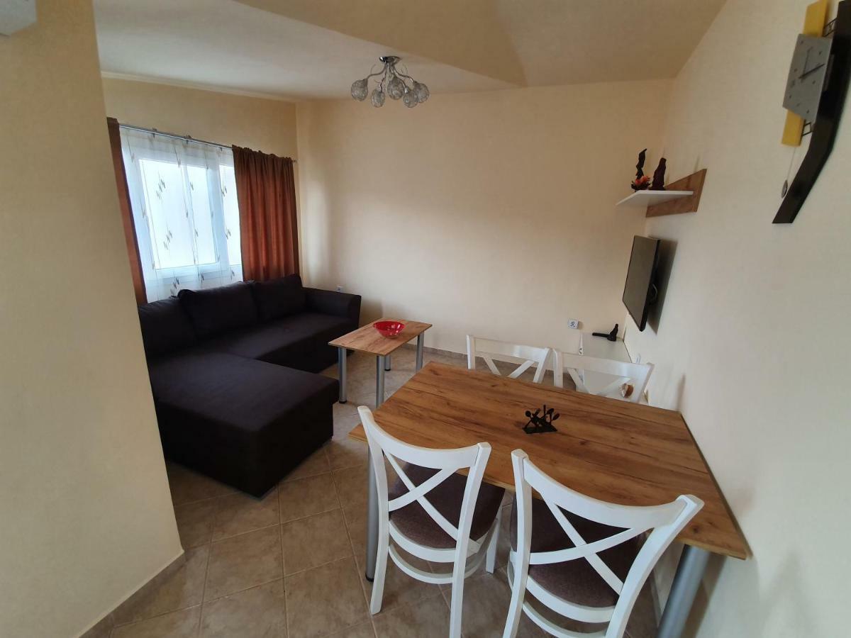 Tersus Apartment Varna Bagian luar foto